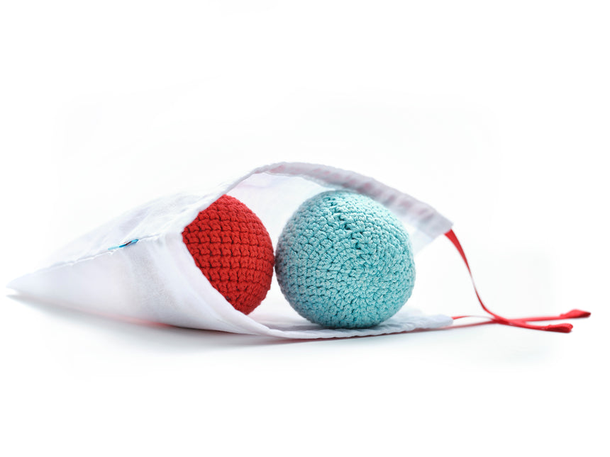 red-blue-crochet-ball-with-dust-bag